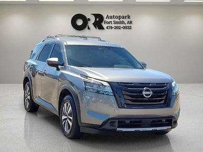 2023 Nissan Pathfinder SL 4WD