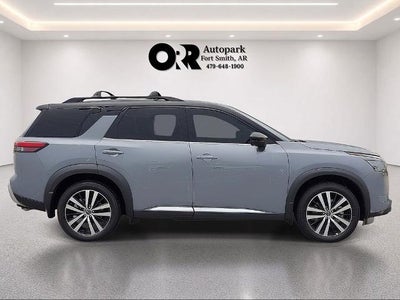 2025 Nissan Pathfinder Platinum 2WD