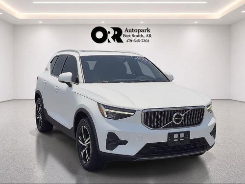 2025 Volvo XC40 B5 AWD Core Bright Theme