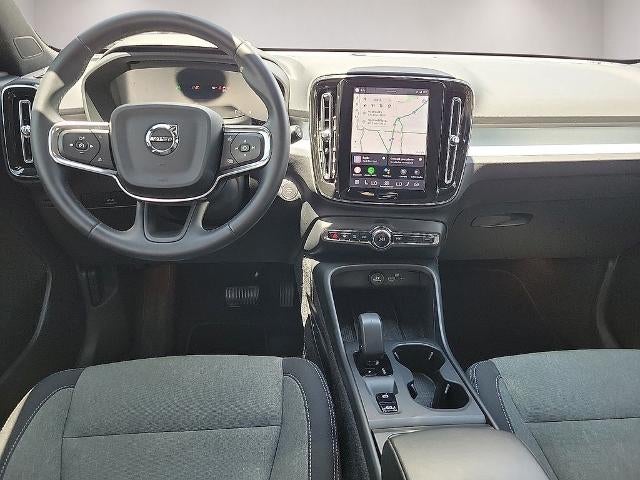 2025 Volvo XC40 B5 AWD Core Bright Theme
