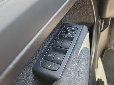 2025 Volvo XC40 B5 AWD Core Bright Theme