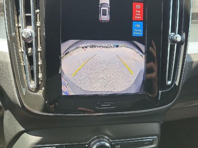 2025 Volvo XC40 B5 AWD Core Bright Theme
