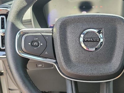 2025 Volvo XC40 B5 AWD Core Bright Theme