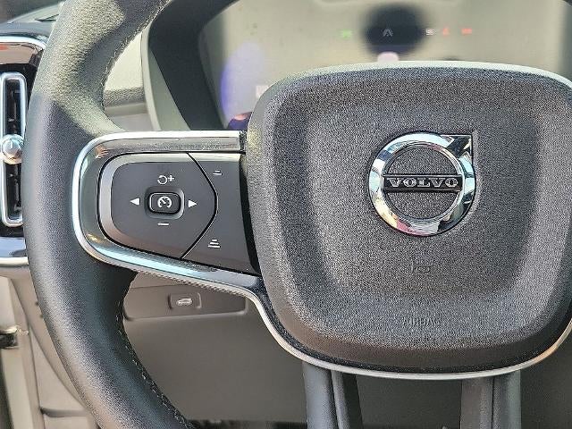 2025 Volvo XC40 B5 AWD Core Bright Theme