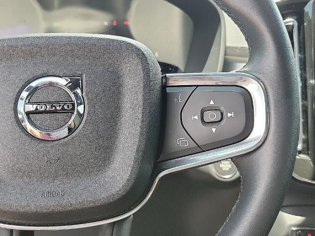 2025 Volvo XC40 B5 AWD Core Bright Theme