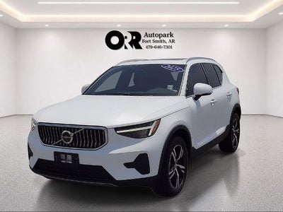 2025 Volvo XC40 B5 AWD Core Bright Theme
