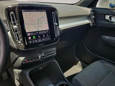 2025 Volvo XC40 B5 AWD Core Bright Theme