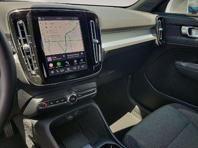 2025 Volvo XC40 B5 AWD Core Bright Theme