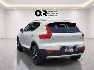 2025 Volvo XC40 B5 AWD Core Bright Theme