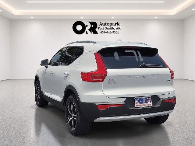2025 Volvo XC40 B5 AWD Core Bright Theme