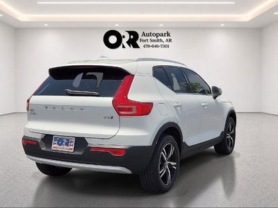 2025 Volvo XC40 B5 AWD Core Bright Theme