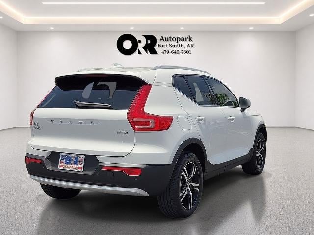 2025 Volvo XC40 B5 AWD Core Bright Theme