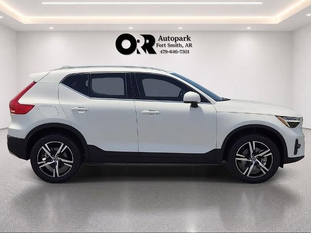 2025 Volvo XC40 B5 AWD Core Bright Theme
