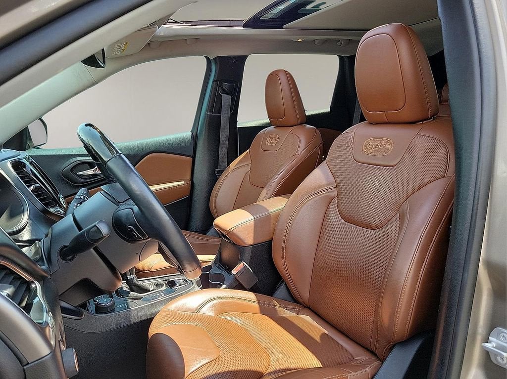 2019 Jeep Cherokee Overland