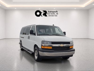 2025 Chevrolet Express Passenger 1LT
