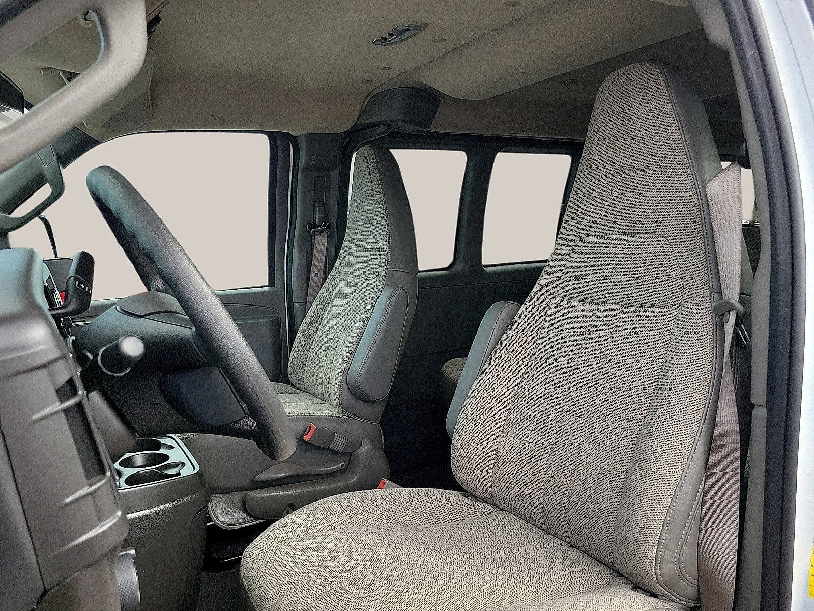 2025 Chevrolet Express Passenger 1LT