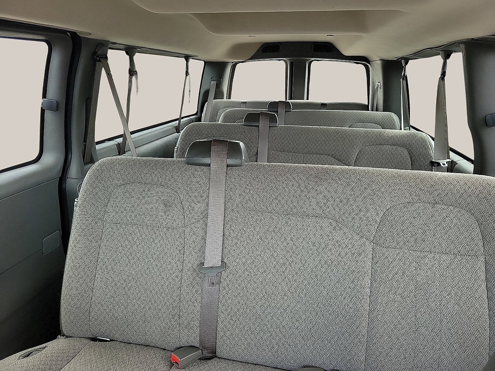 2025 Chevrolet Express Passenger 1LT