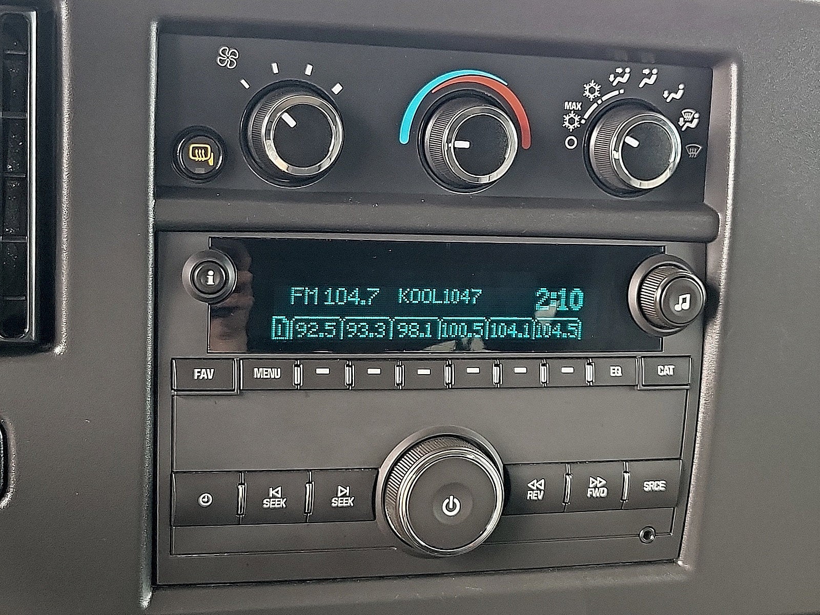 2025 Chevrolet Express Passenger 1LT