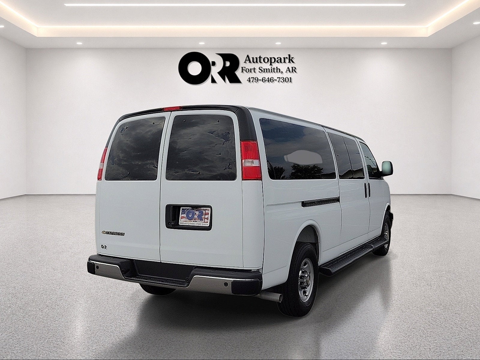 2025 Chevrolet Express Passenger 1LT