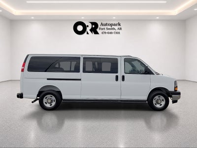2025 Chevrolet Express Passenger 1LT