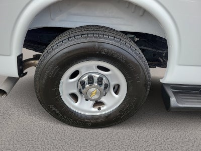 2025 Chevrolet Express Passenger 1LT