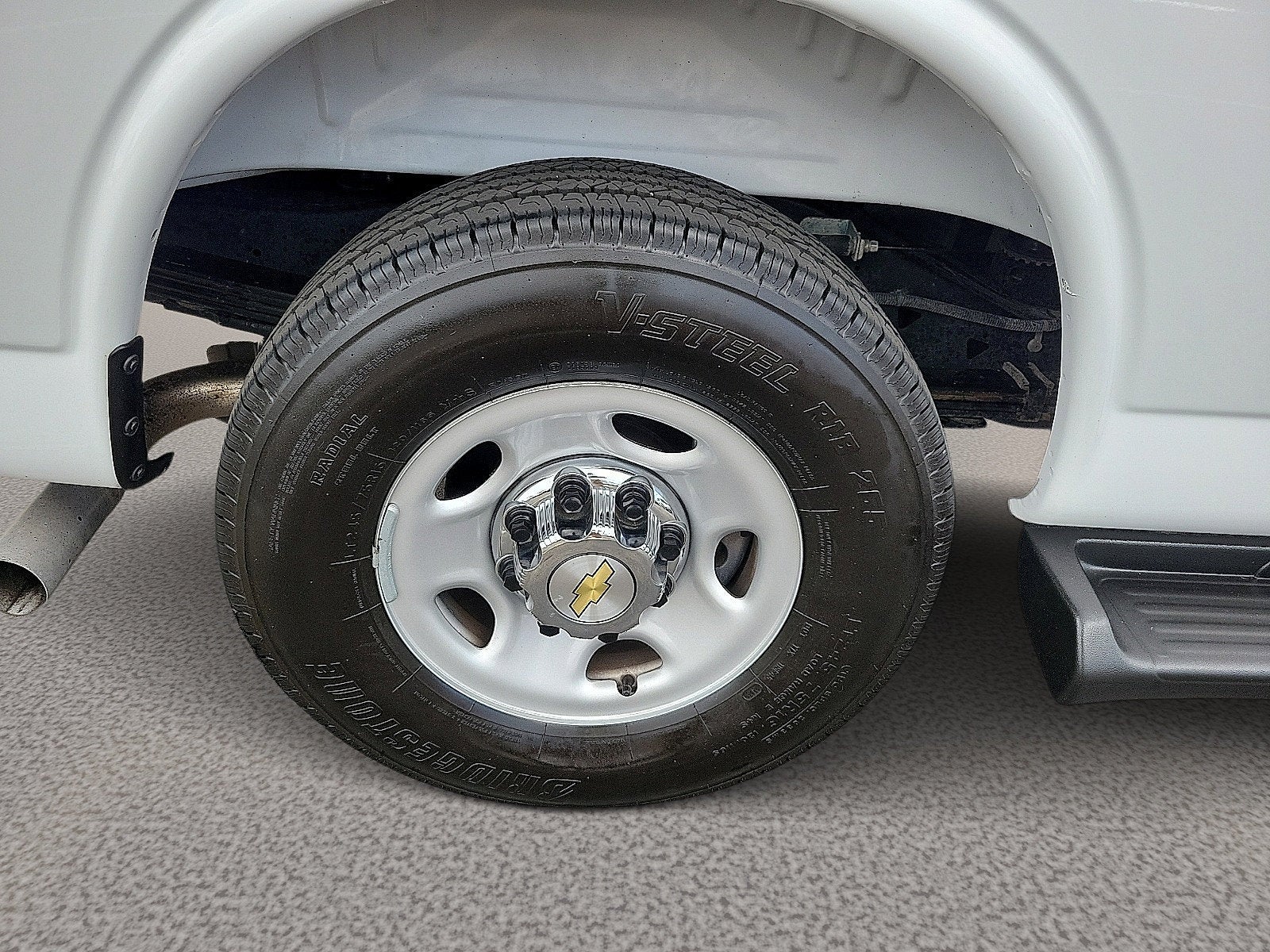2025 Chevrolet Express Passenger 1LT