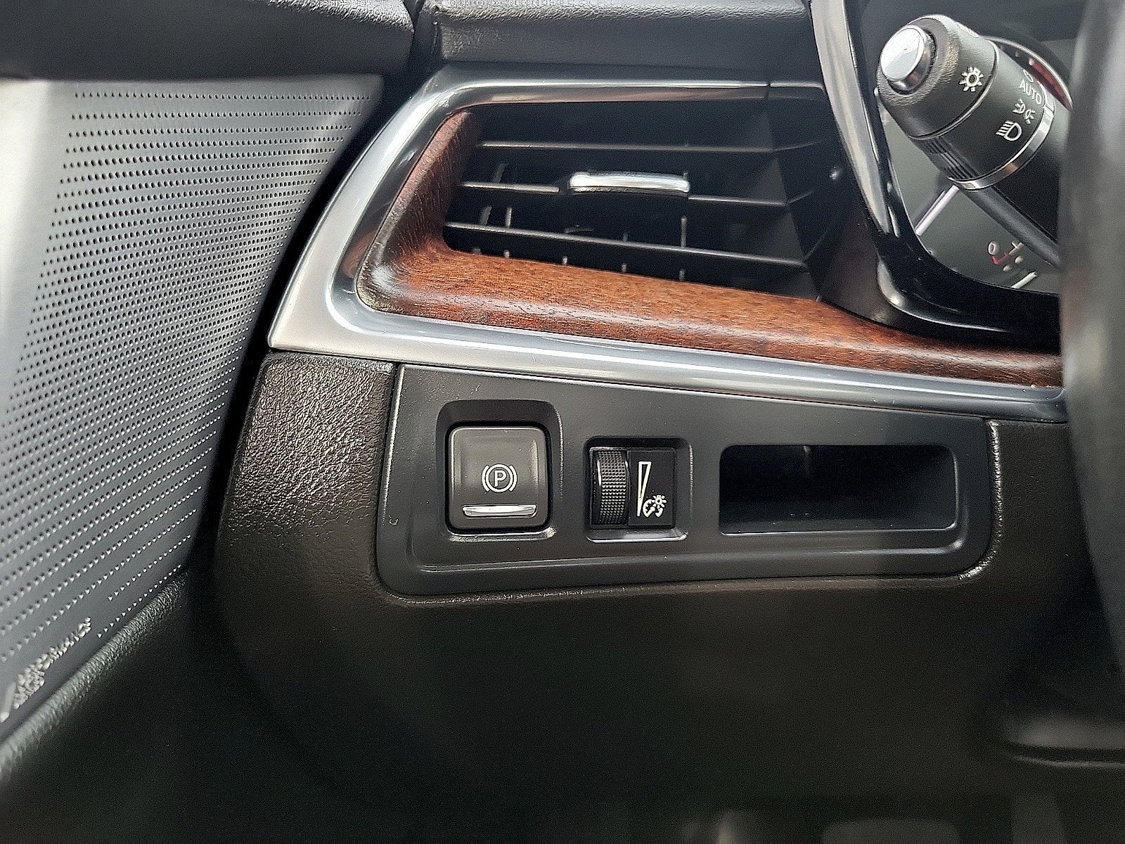 2023 Cadillac XT5 FWD Premium Luxury