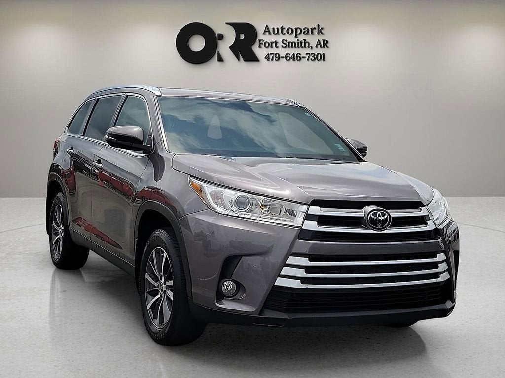 2019 Toyota Highlander SE