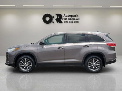 2019 Toyota Highlander SE