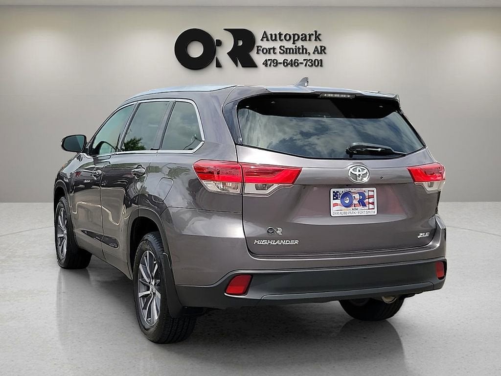 2019 Toyota Highlander SE
