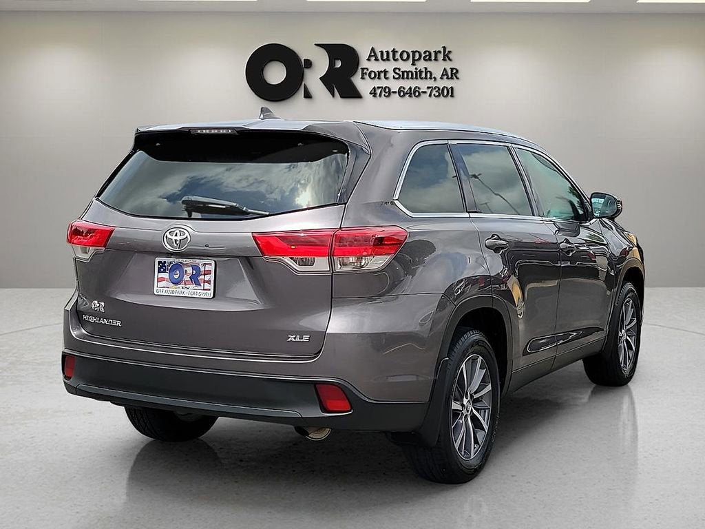 2019 Toyota Highlander SE