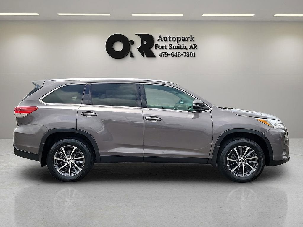 2019 Toyota Highlander SE