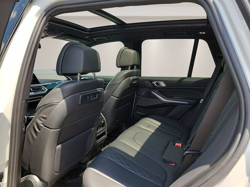 2022 BMW X5 M50i