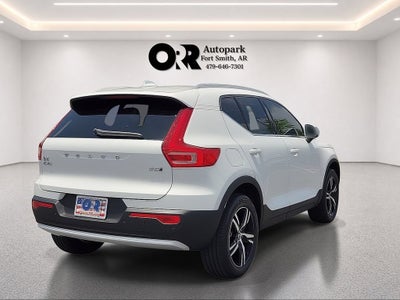 2025 Volvo XC40 Core Bright Theme